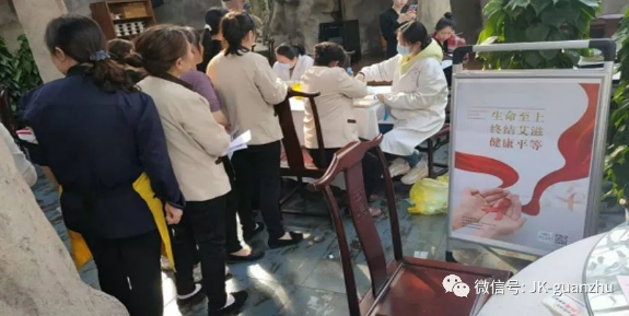 青云谱区疾控中心结合从业人员体检开展艾滋病性病防治知识宣传