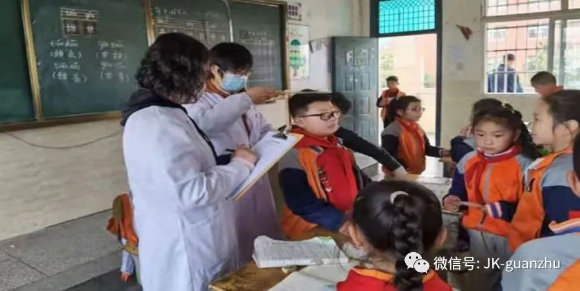 青山湖区开展辖区学校常见病防治督导及教学环境采光照明卫生监测工作
